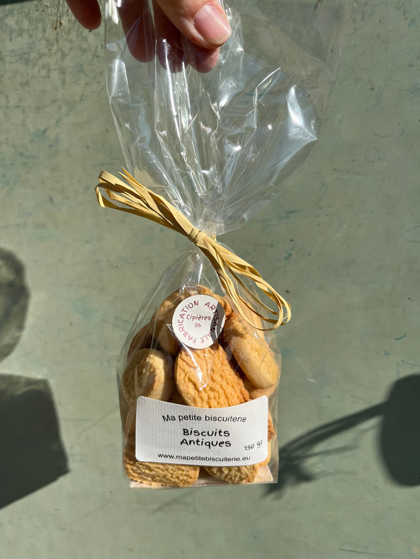 Les sachets de biscuits artisanaux fabriqués à Cipières