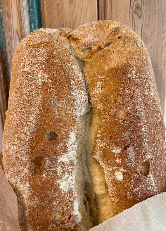 Le pain de campagne (fendu ou boule) cuit au feu de bois - boulangerie Bara di Pais, Coursegoules