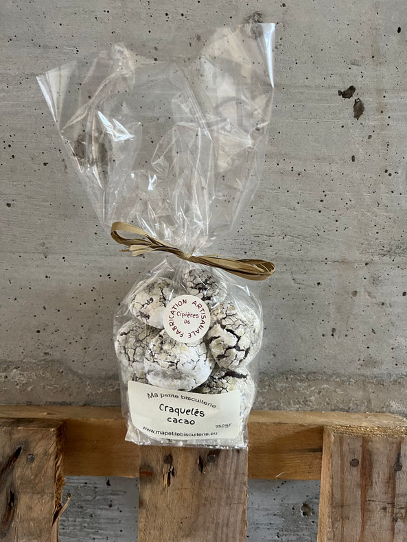 Les sachets de biscuits artisanaux fabriqués à Cipières : craquelés cacao