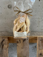 Les sachets de biscuits artisanaux fabriqués à Cipières : navette fleur oranger