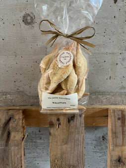 Les sachets de biscuits artisanaux fabriqués à Cipières : navette fleur oranger