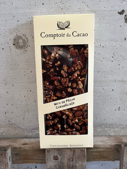 La tablette de chocolat noix de pécan (chocolat noir) du comptoir du cacao, France
