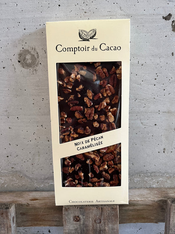 La tablette de chocolat noix de pécan (chocolat noir) du comptoir du cacao, France