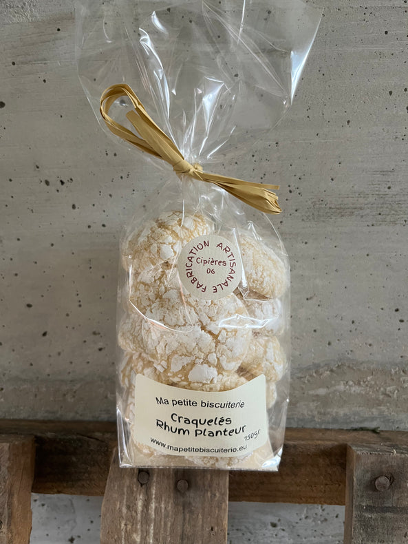 Les sachets de biscuits artisanaux fabriqués à Cipières : craquelés Rhum planteur